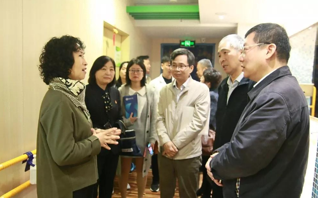 中國(guó)國(guó)際經(jīng)濟(jì)交流中心黨委副書(shū)記、信息部部長(zhǎng)姜春力一行蒞臨晚晴養(yǎng)老調(diào)研指導(dǎo)