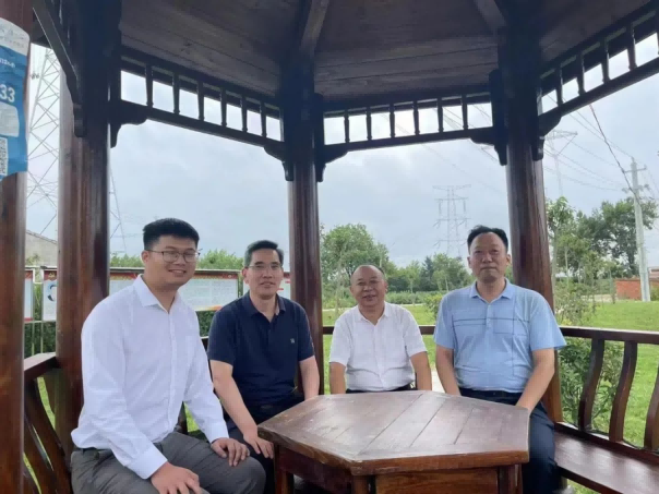 紅安縣太平橋籍清華大學著名學者艾四林回鄉考察